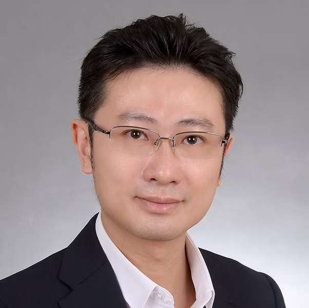Portrait of Dennis Shi